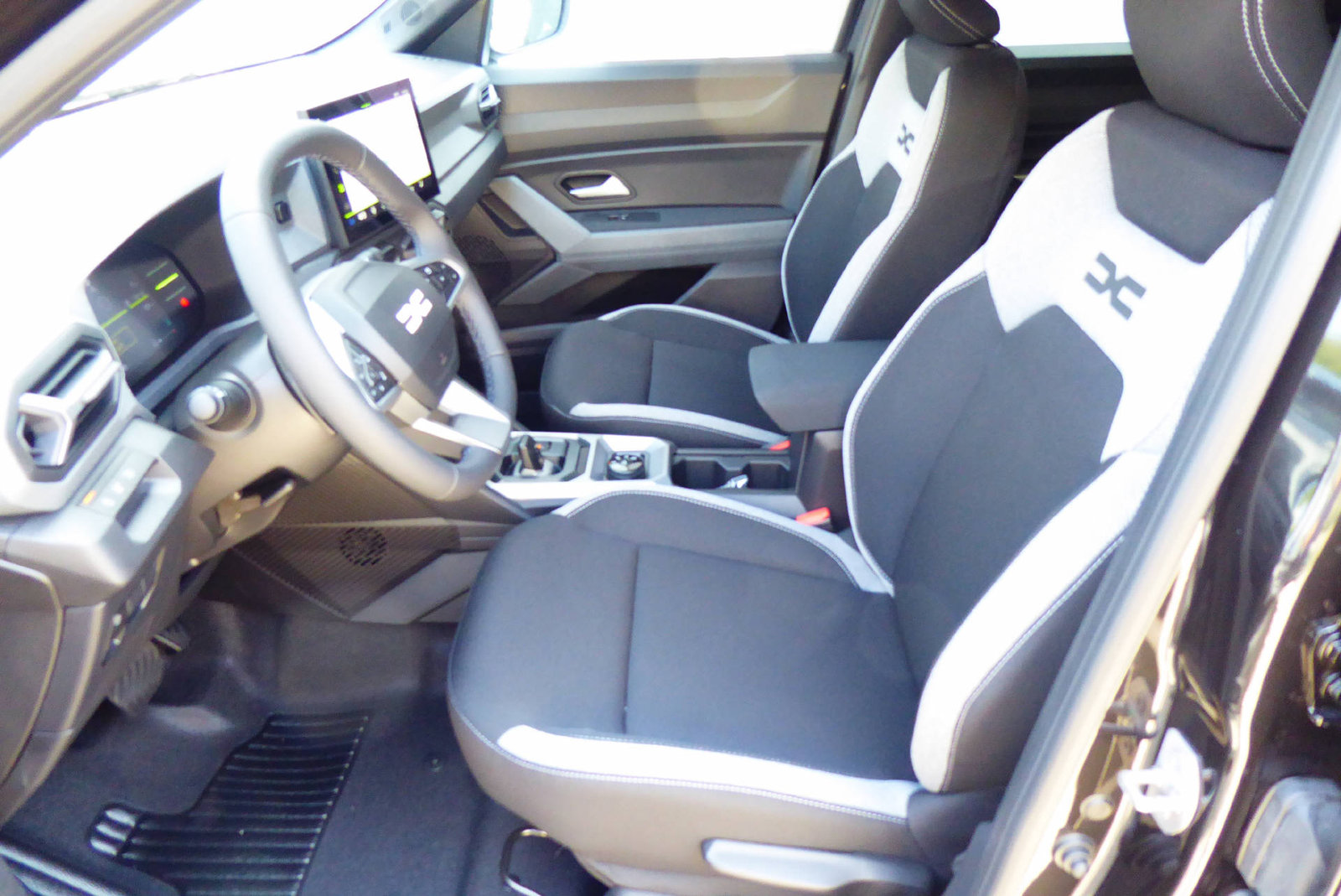 DACIA Duster 1.2 Hybrid 150 Journey 4WD Aut., Voll-Hybrid Benzin/Elektro, Neuwagen, Automatik - 7