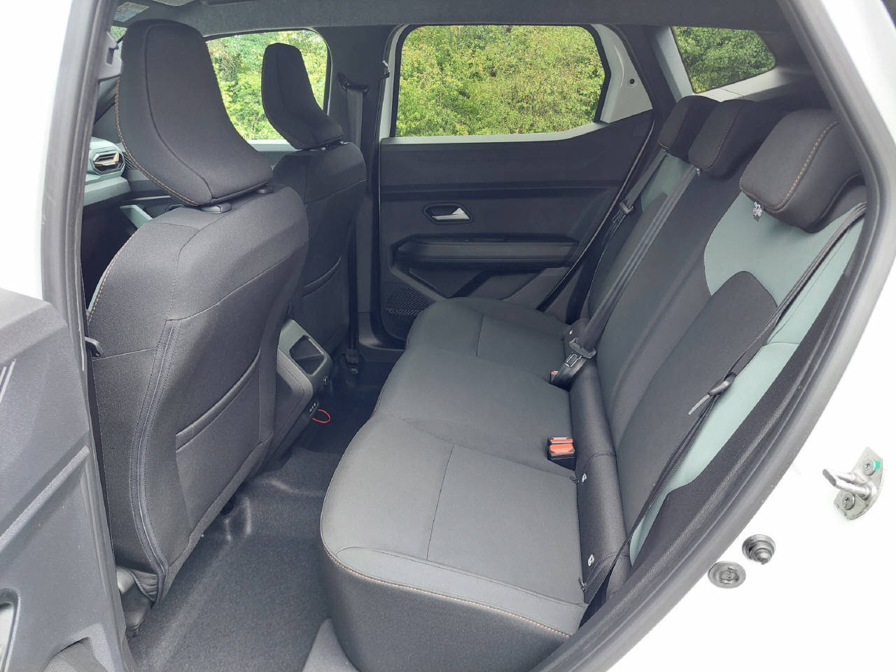 DACIA Duster 1.2 Hybrid Extreme 4WD, Voll-Hybrid Benzin/Elektro, Neuwagen, Automatik - 7