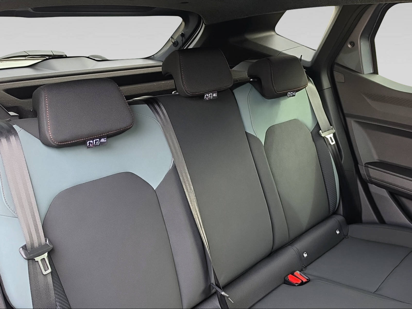 DACIA Duster Extreme Hybrid 150 4x4, Full-Hybrid Petrol/Electric, New car, Automatic - 6
