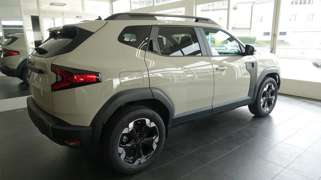 DACIA DUSTER 1.8 Hybrid Extreme, Full-Hybrid Petrol/Electric, New car, Automatic - 4