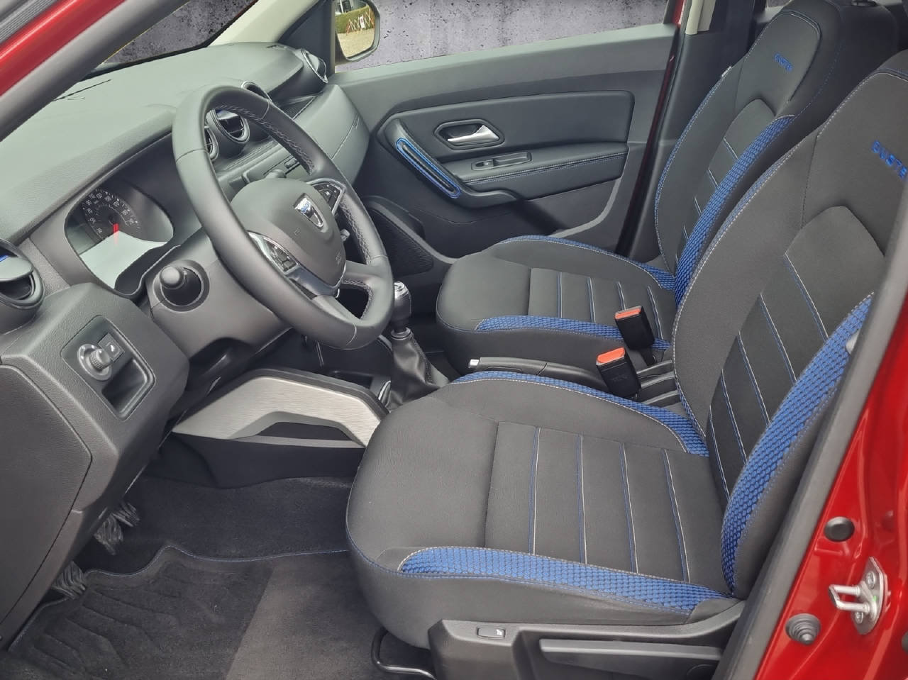DACIA Duster 1.3 TCe Celebration 4WD, Essence, Occasion / Utilisé, Manuelle - 5