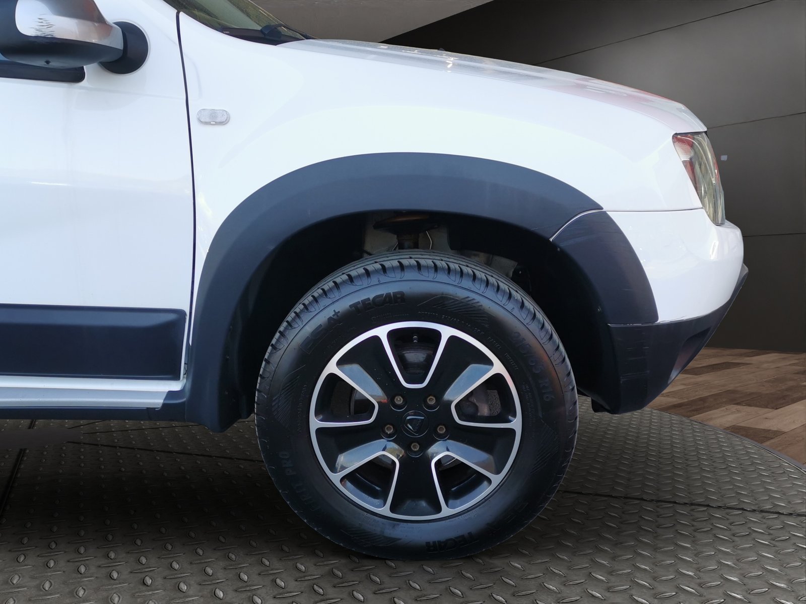 DACIA Duster 1.2 T Urban Explorer 4x4, Petrol, Second hand / Used, Manual - 4