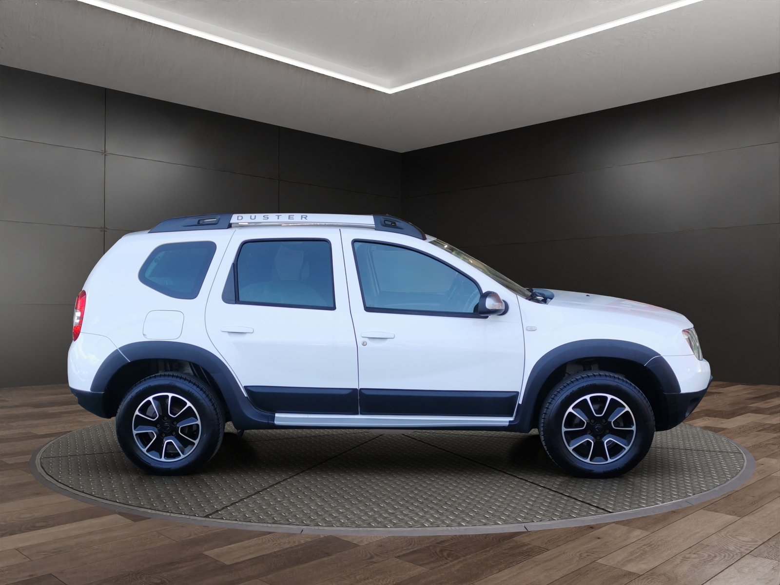 DACIA Duster 1.2 T Urban Explorer 4x4, Petrol, Second hand / Used, Manual - 5
