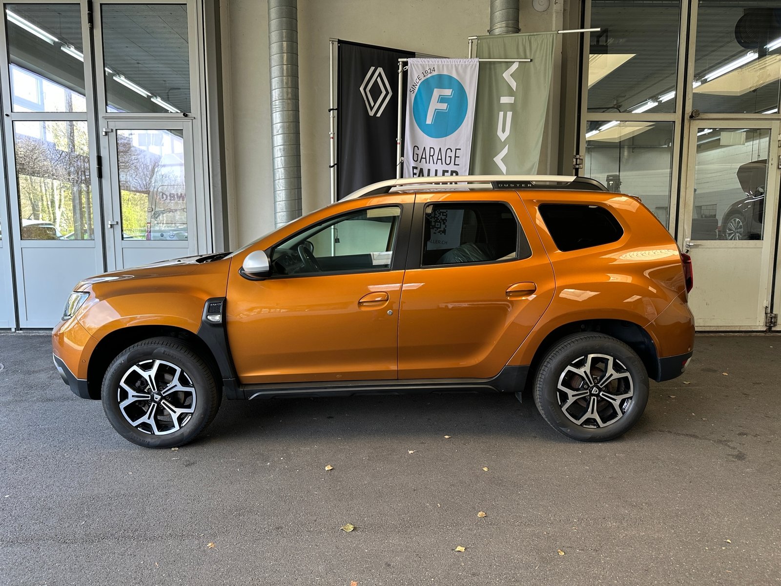 DACIA Duster 1.6 Prestige 4WD, Petrol, Second hand / Used, Manual - 2