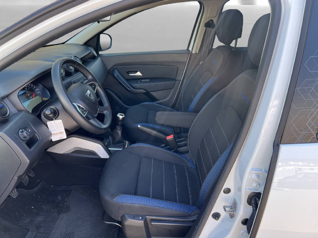 DACIA Duster 1.3 TCe 150 Celebration 4WD, Benzin, Occasion / Gebraucht, Handschaltung - 4