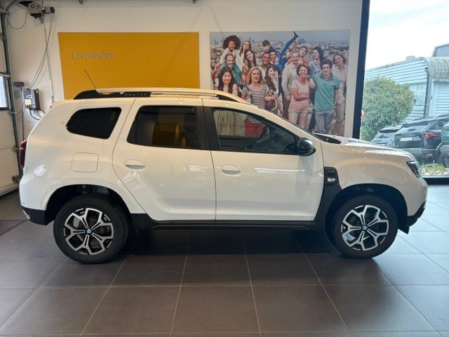 DACIA Duster TCe 150 Celebration 4x4, Petrol, Second hand / Used, Manual - 2
