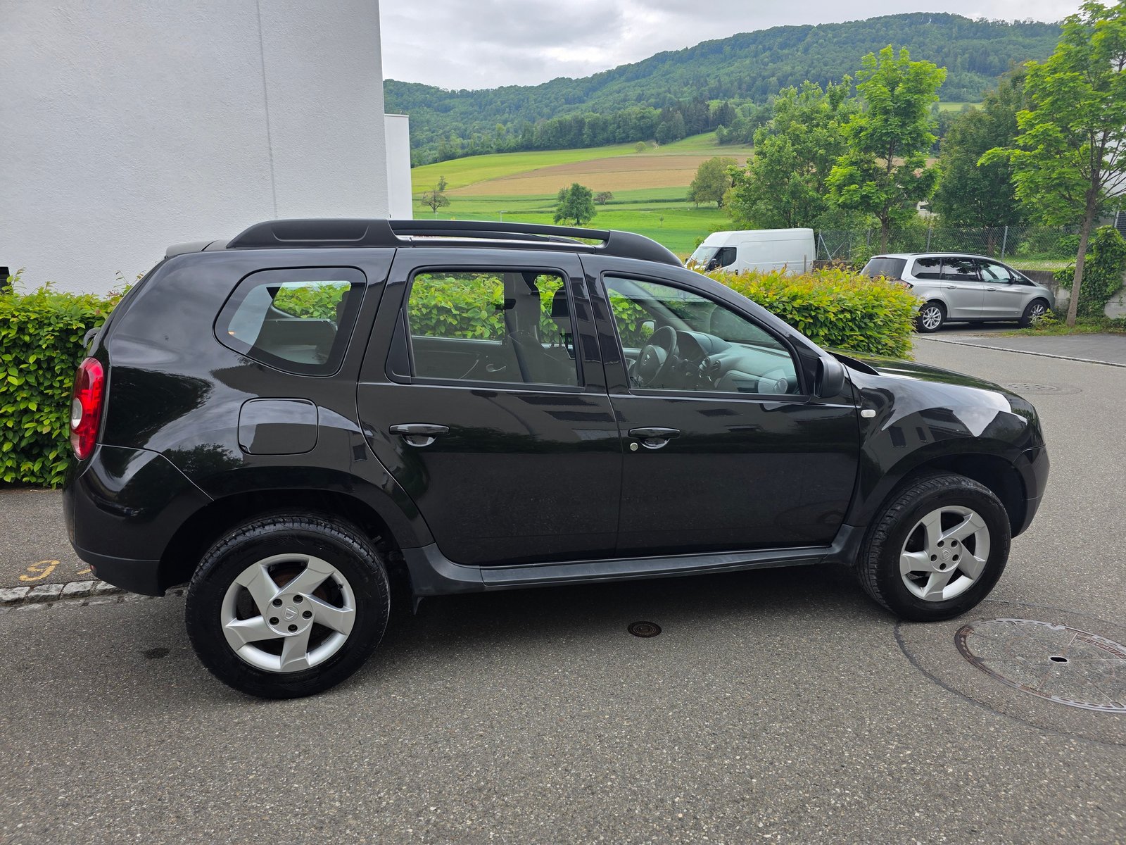 DACIA Duster 1.6 Lauréate 4x4, Petrol, Second hand / Used, Manual - 4