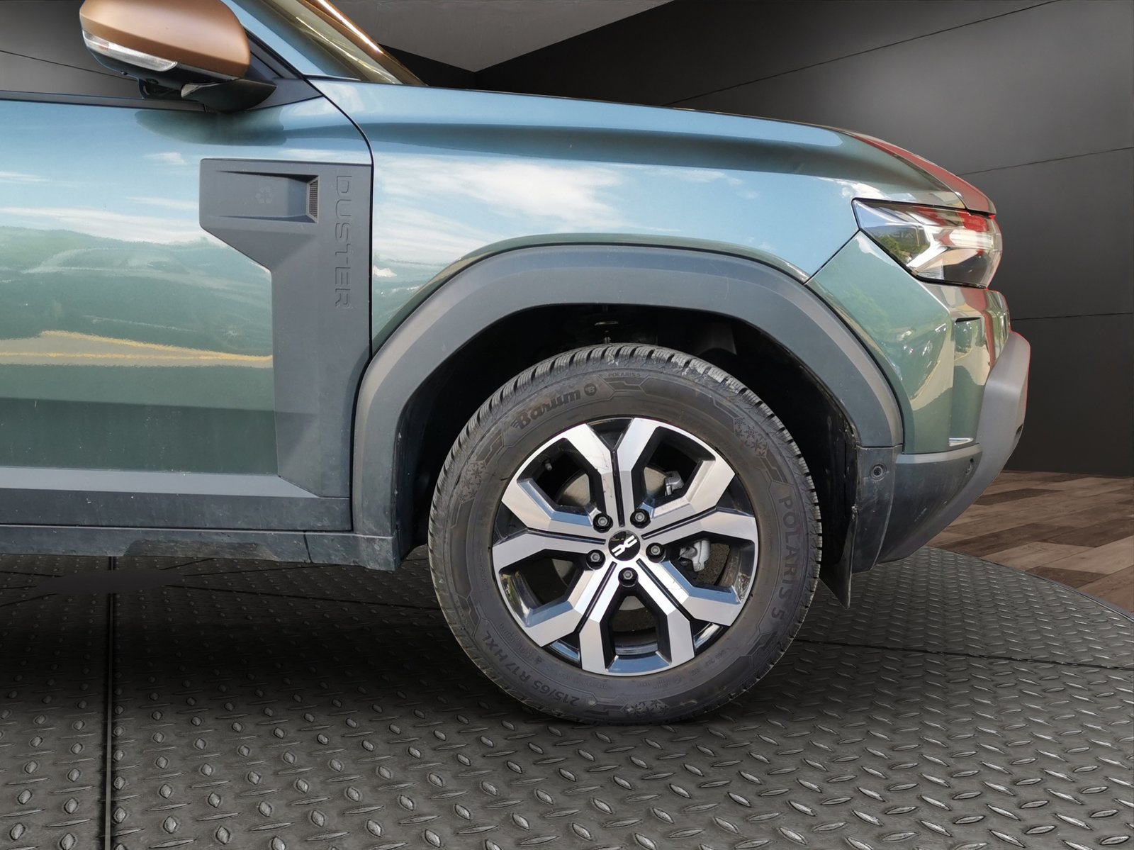 DACIA Duster TCe 130 48V Extreme 4x4, Mild-Hybrid Petrol/Electric, Second hand / Used, Manual - 4