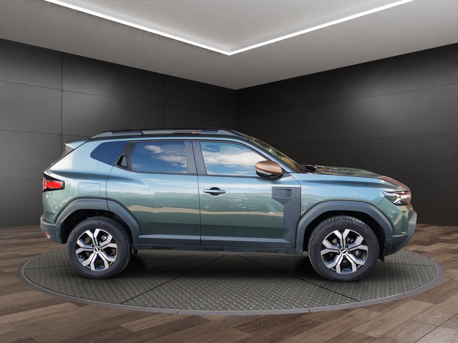 DACIA Duster TCe 130 48V Extreme 4x4, Mild-Hybrid Petrol/Electric, Second hand / Used, Manual - 5