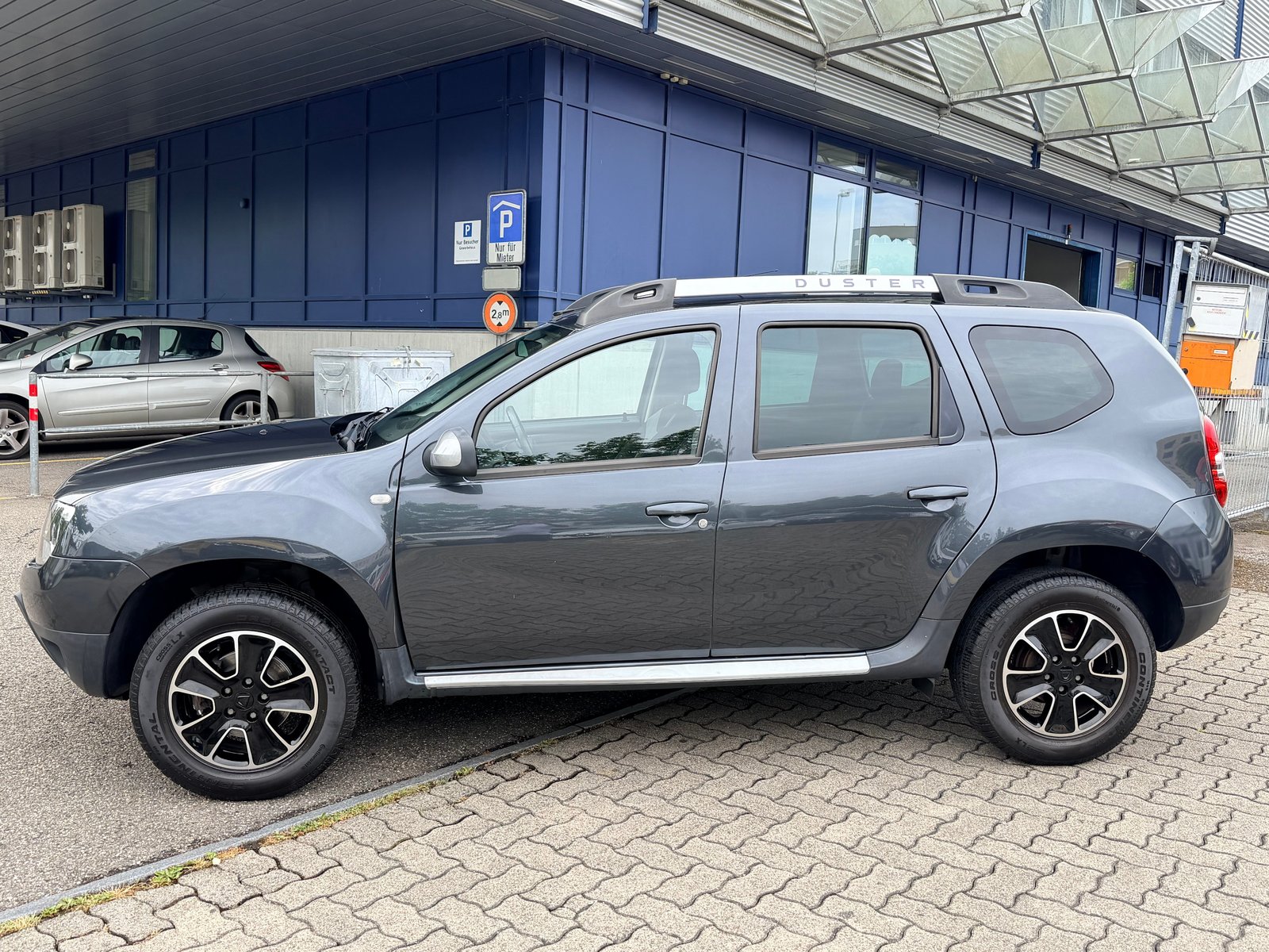 DACIA Duster 1.2 T Lauréate 4x2, Petrol, Second hand / Used, Manual - 5