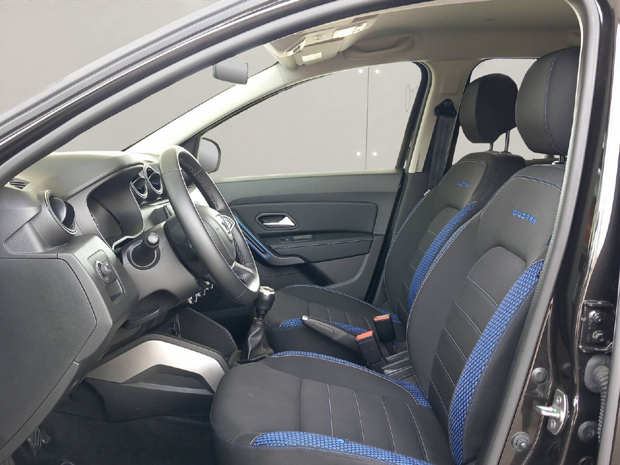 DACIA Duster 1.3 TCe Celebration 4WD, Benzin, Occasion / Gebraucht, Handschaltung - 4