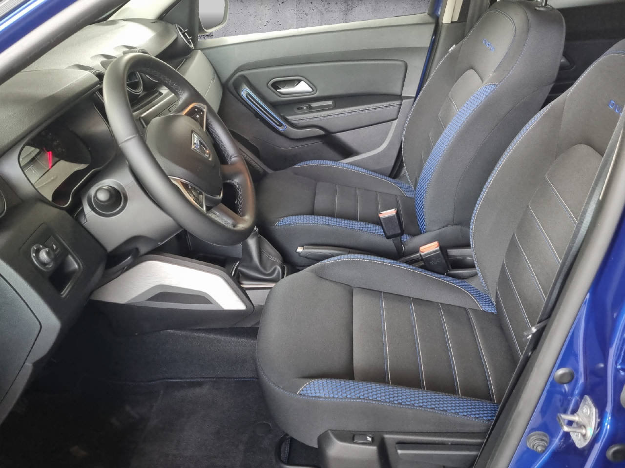 DACIA Duster 1.3 TCe 150 Celebration 4WD, Benzin, Occasion / Gebraucht, Handschaltung - 5