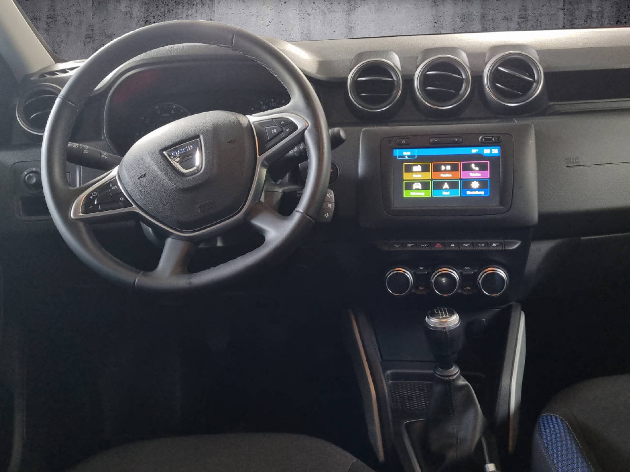 DACIA Duster 1.3 TCe 150 Celebration 4WD, Benzin, Occasion / Gebraucht, Handschaltung - 7