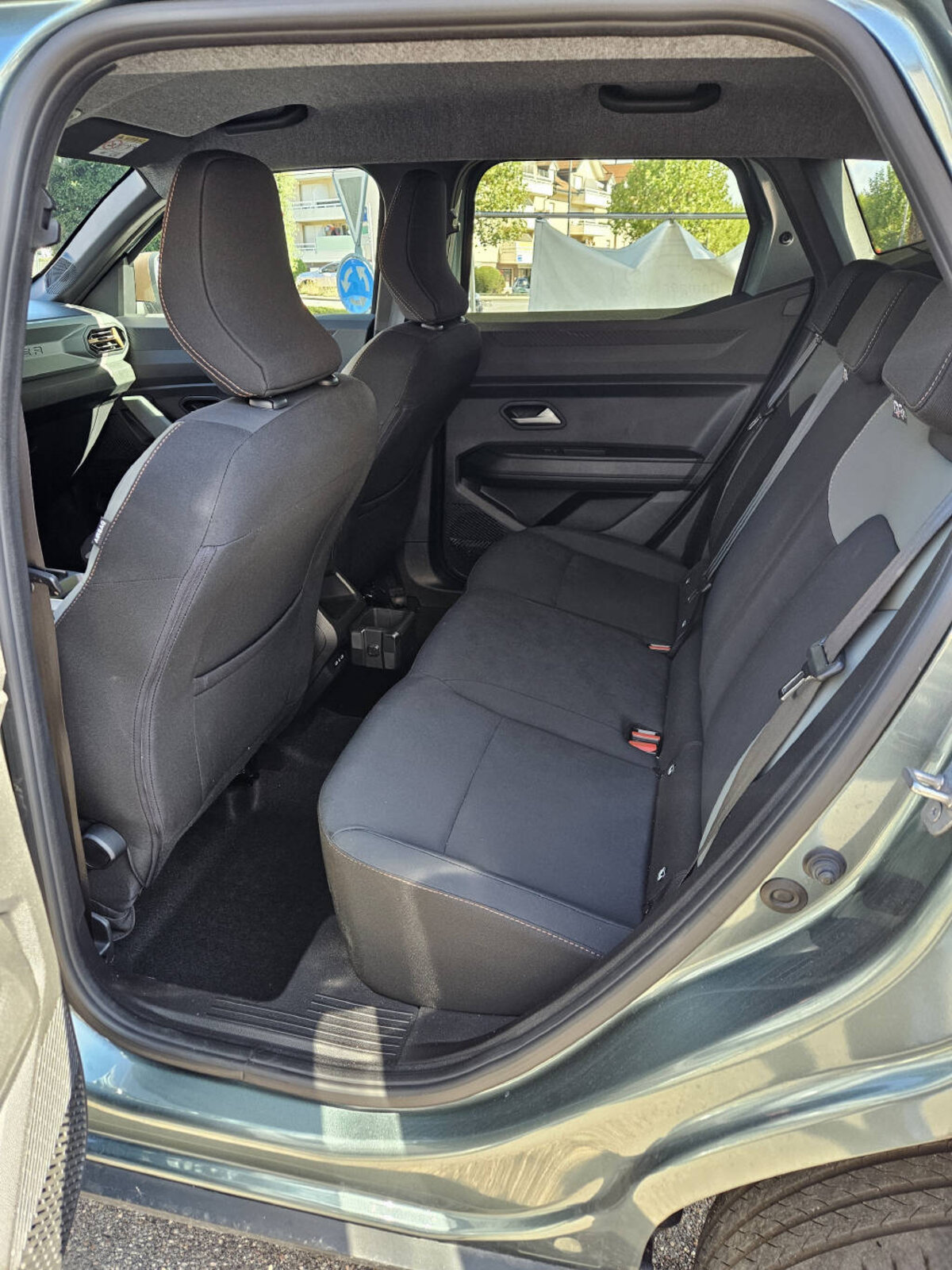 DACIA ALL-NEW DUSTER Extreme HYBRID, Voll-Hybrid Benzin/Elektro, Occasion / Gebraucht, Automatik - 6