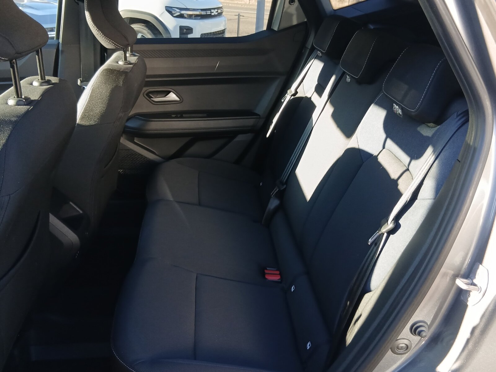 DACIA Duster 1.2 TCe Journey 4WD, Mild-Hybrid Petrol/Electric, Second hand / Used, Manual - 7