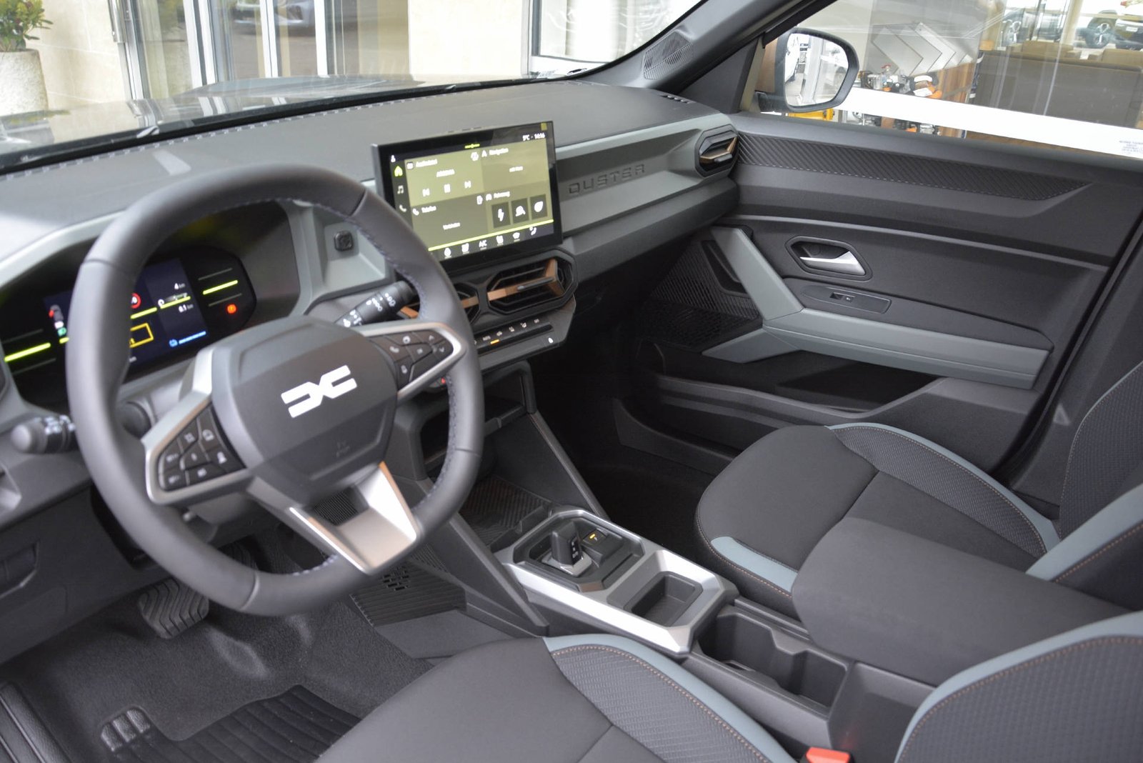DACIA Duster extreme hybrid 155 1.8 Hybrid Extreme, Full-Hybrid Petrol/Electric, Ex-demonstrator, Automatic - 5