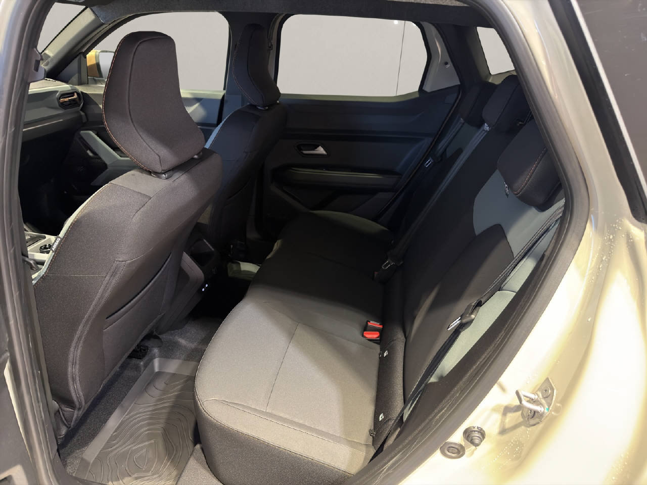 DACIA Duster 1.2 Hybrid Extreme 4WD, Full-Hybrid Petrol/Electric, Ex-demonstrator, Automatic - 6