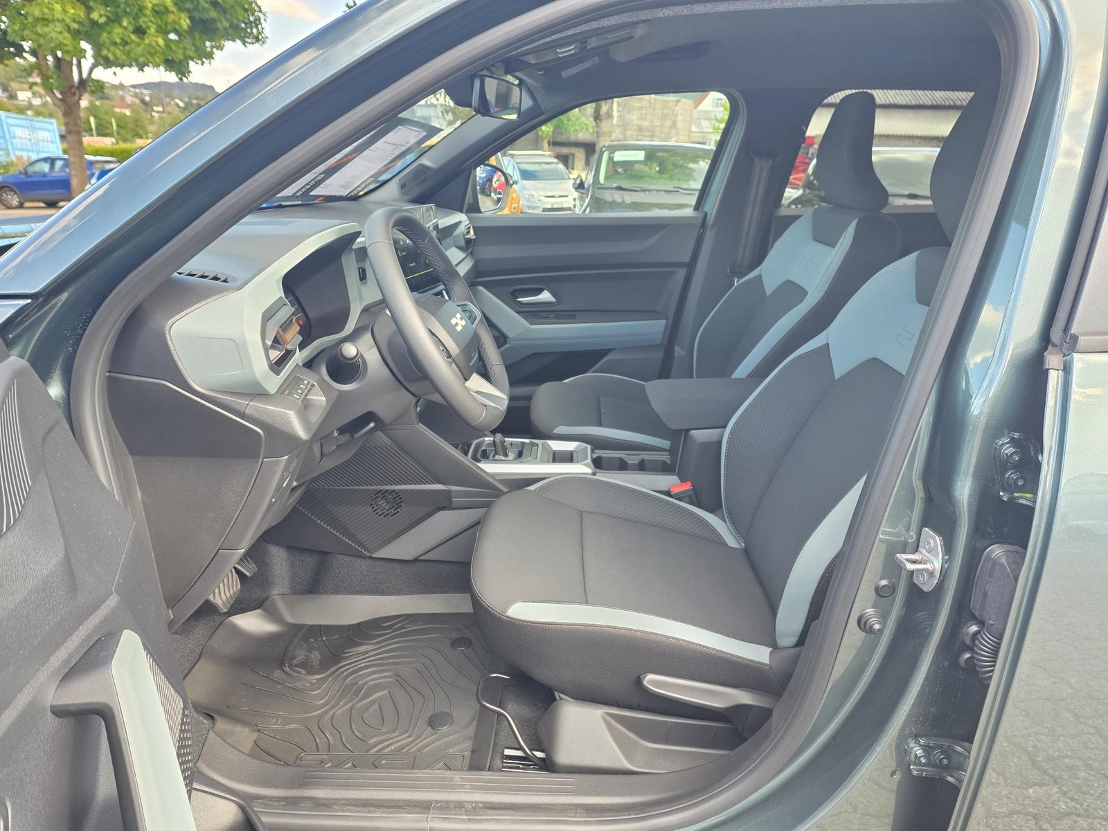 DACIA Duster 1.8 Hybrid Extreme, Voll-Hybrid Benzin/Elektro, Vorführwagen, Automatik - 6