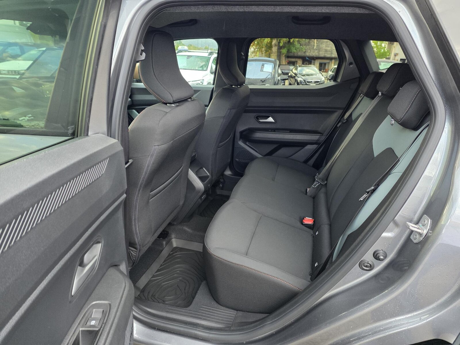 DACIA Duster 1.8 Hybrid Extreme, Hybride Intégral Essence/Électricité, Voiture de démonstration, Automatique - 7