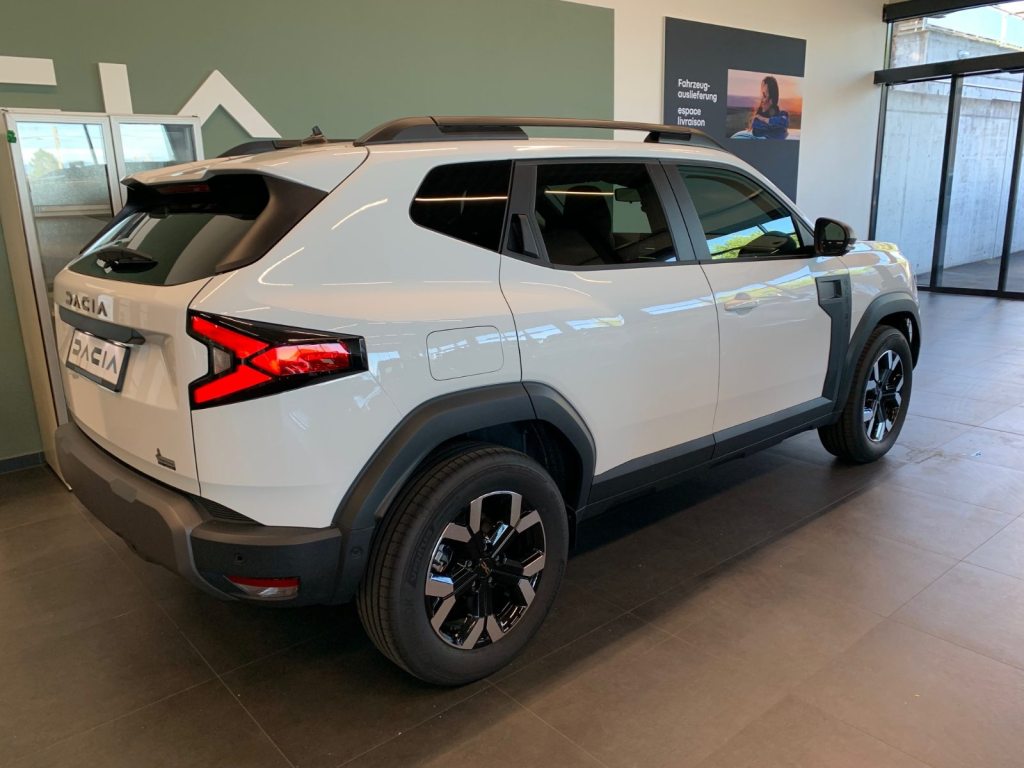 DACIA DUSTER 1.6 Hybrid Extreme, Full-Hybrid Petrol/Electric, Ex-demonstrator, Automatic - 2