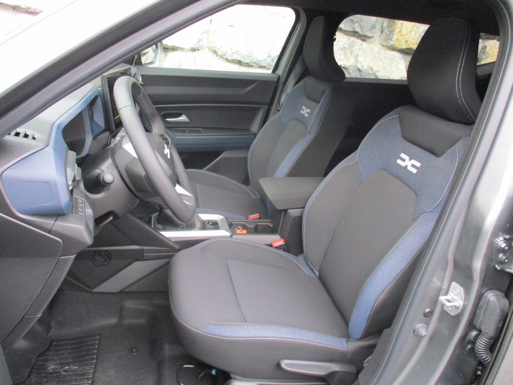 DACIA Duster 1.2 TCe Journey 4WD, Mild-Hybrid Petrol/Electric, New car, Manual - 5