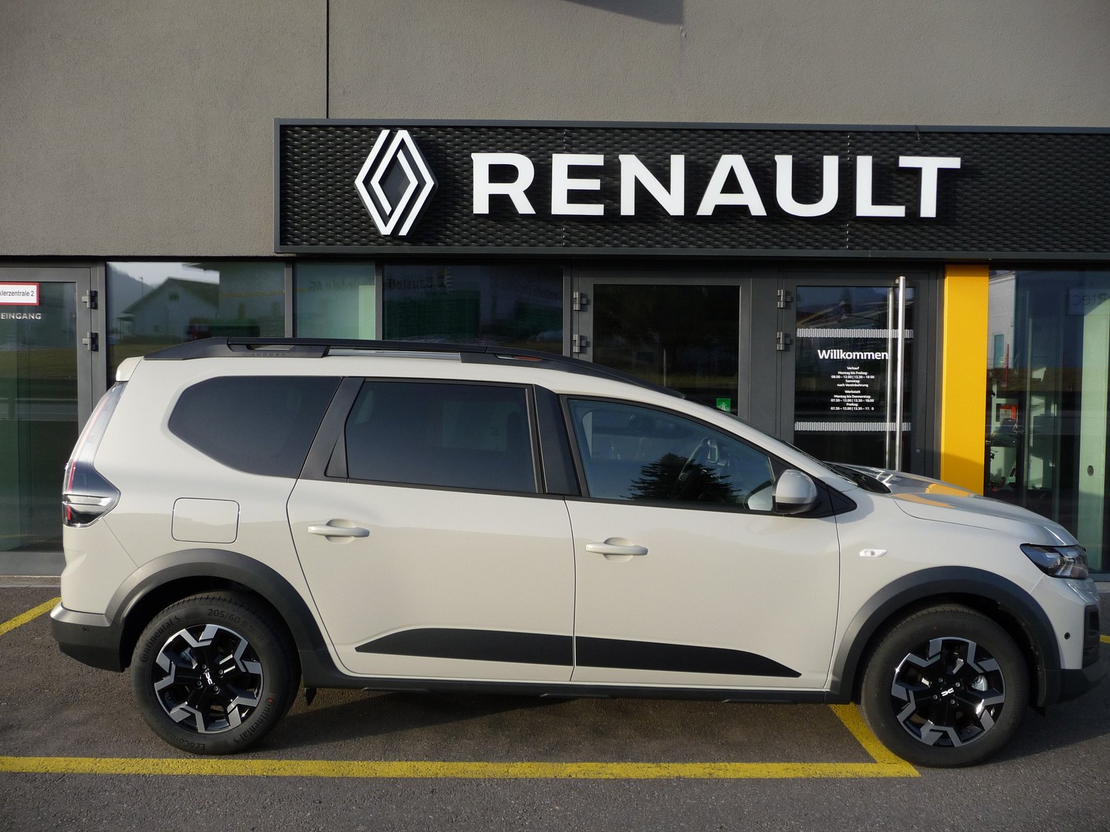 DACIA Jogger HEV 155 Journey, Petrol, New car - 2