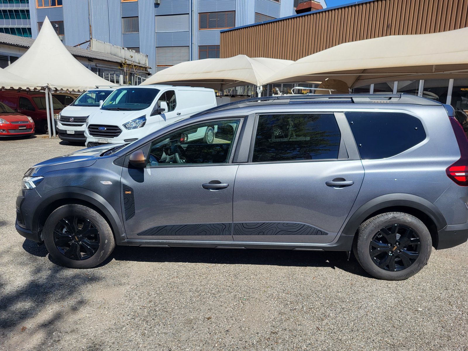 DACIA JOGGER HEV140 Extreme, Full-Hybrid Petrol/Electric, Second hand / Used, Automatic - 3