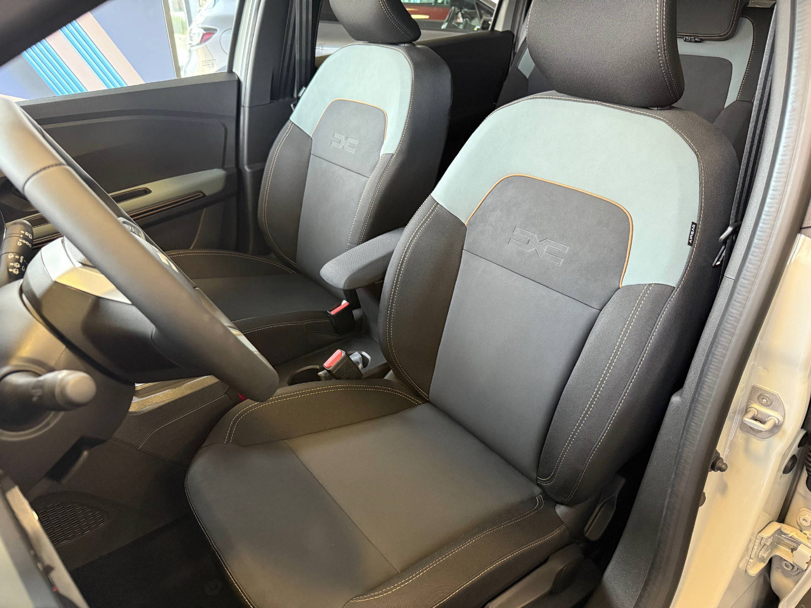 DACIA Jogger 1.8 Hybrid Extreme, Hybride Intégral Essence/Électricité, Voiture nouvelle, Automatique - 6