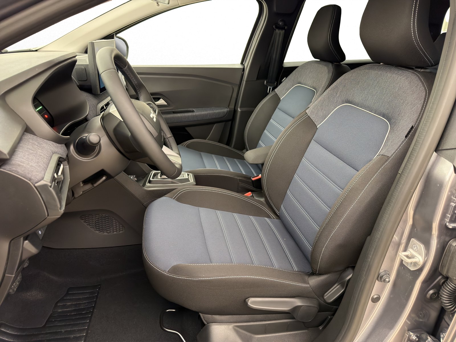 DACIA Jogger 1.8 Hybrid Journey, Voll-Hybrid Benzin/Elektro, Neuwagen, Automatik - 2