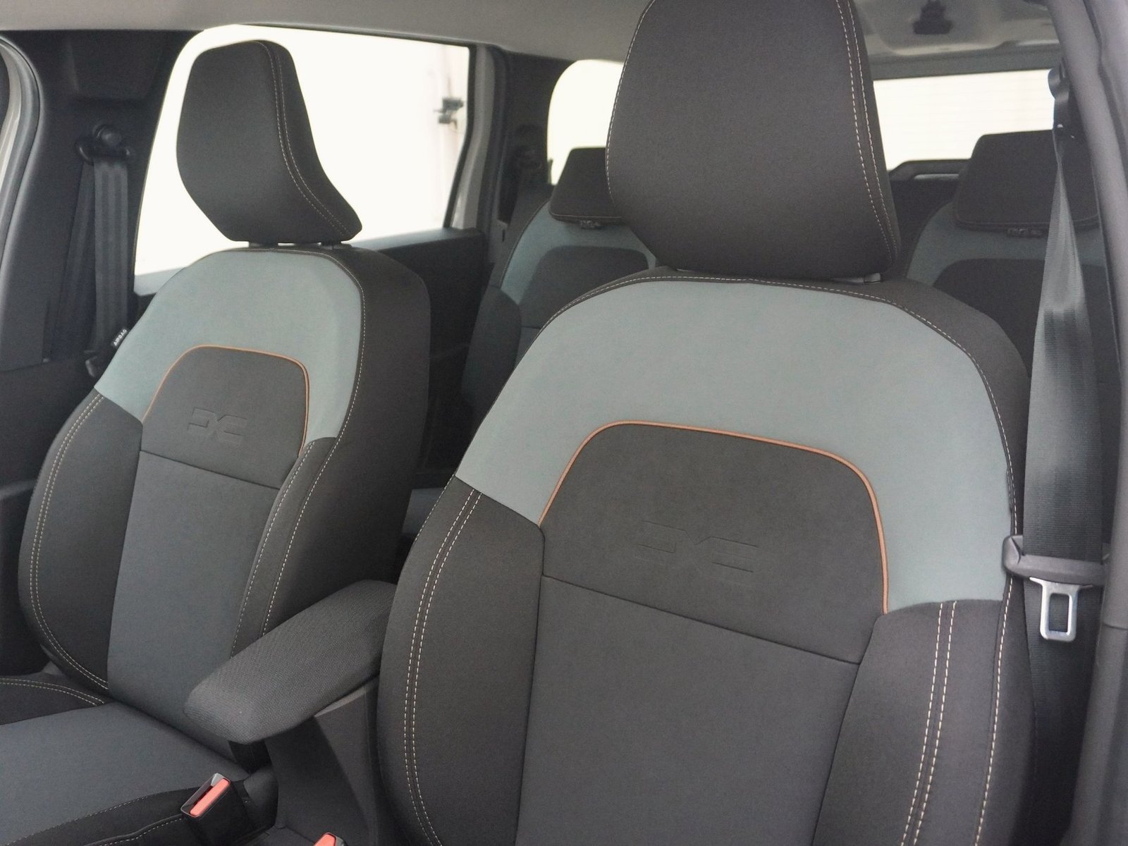 DACIA Jogger 1.8 Hybrid Extreme 7Plätzer, Full-Hybrid Petrol/Electric, New car, Automatic - 6