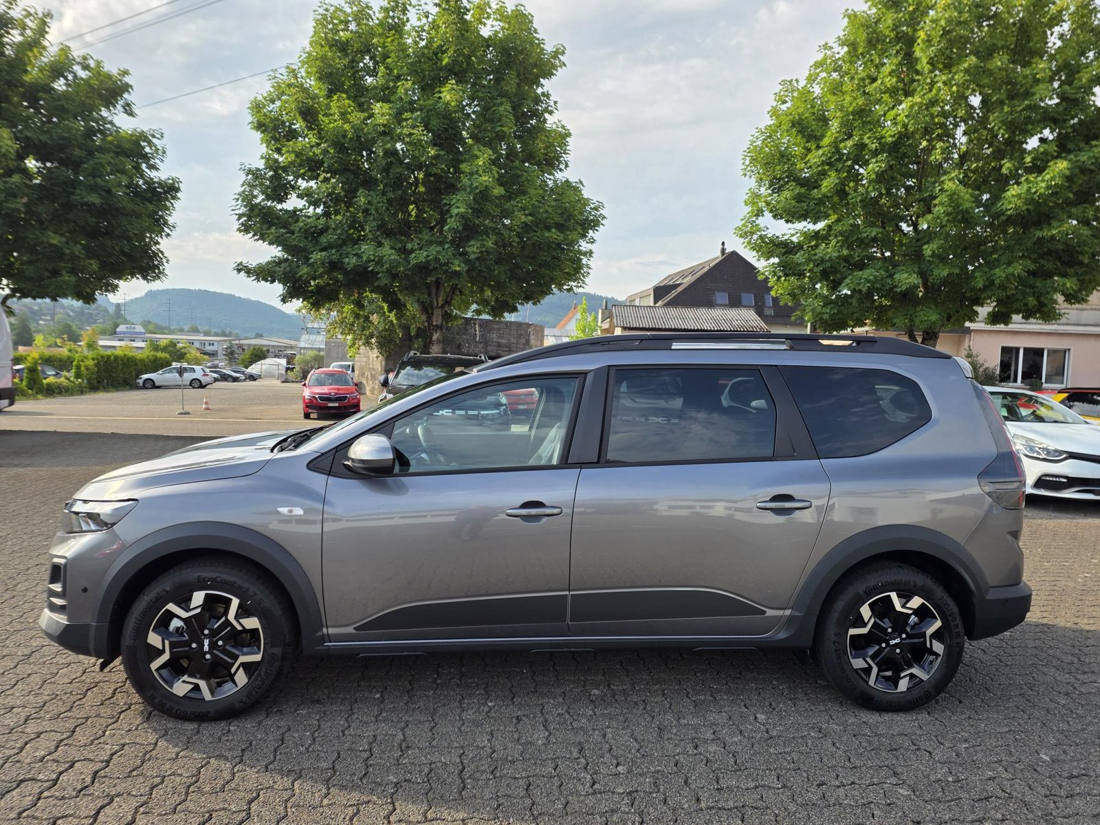 DACIA Jogger 1.8 Hybrid Journey, Full-Hybrid Petrol/Electric, New car, Automatic - 2