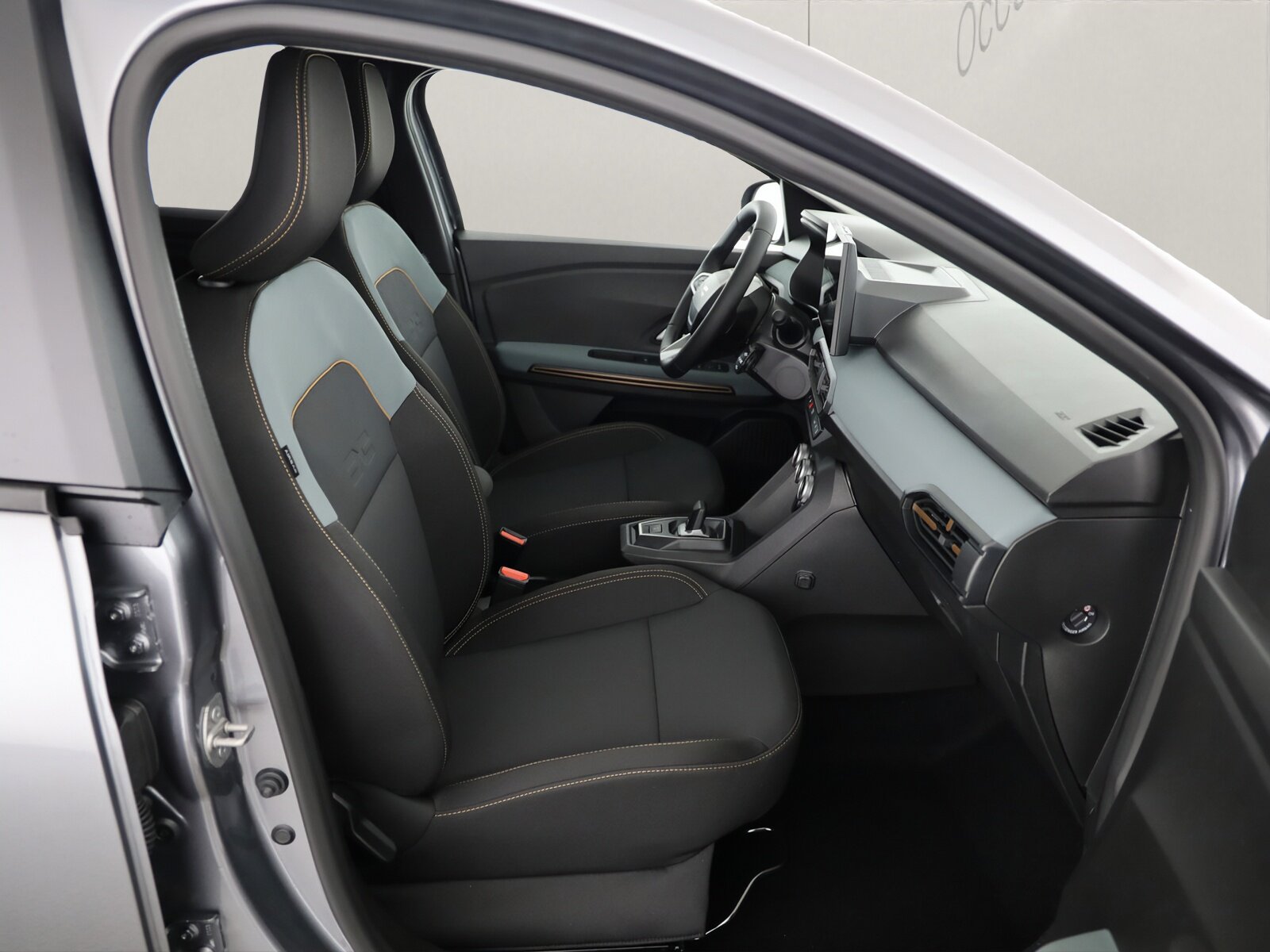 DACIA Jogger 1.8 Hybrid Extreme 7P, Voll-Hybrid Benzin/Elektro, Neuwagen, Automatik - 7