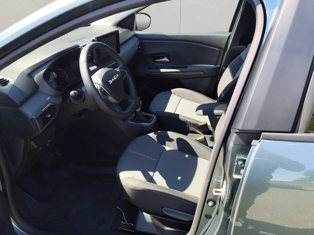 DACIA Jogger 1.6 Hybrid Extreme 7P, Full-Hybrid Petrol/Electric, Second hand / Used, Automatic - 4