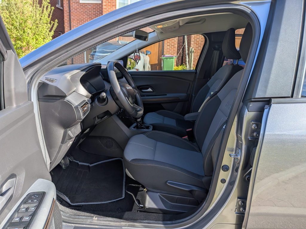 DACIA JOGGER 1.6 Hybrid Extreme 7P, Voll-Hybrid Benzin/Elektro, Occasion / Gebraucht, Automatik - 3