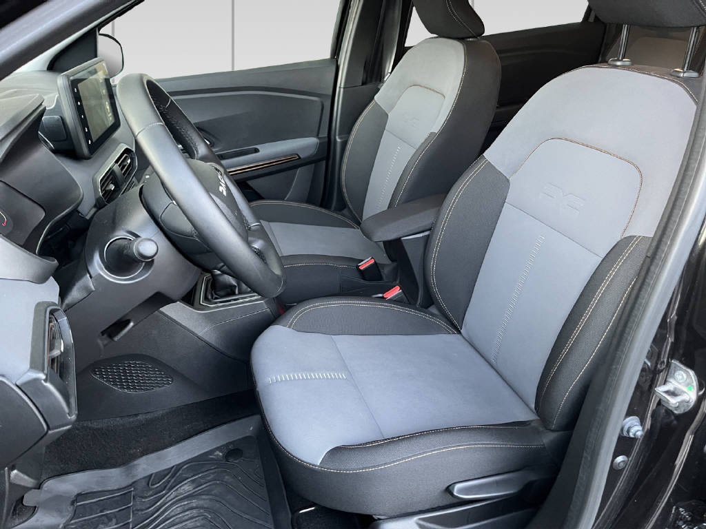DACIA Jogger 1.6 Hybrid Extreme 7P, Voll-Hybrid Benzin/Elektro, Occasion / Gebraucht, Automatik - 4