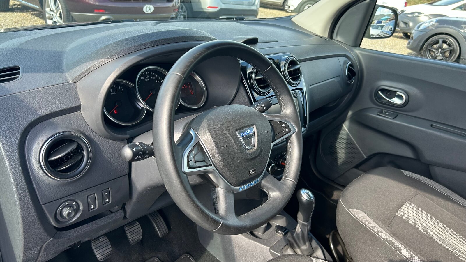 DACIA Lodgy 1.2 T Stepway 7PL, Benzin, Occasion / Gebraucht, Handschaltung - 5