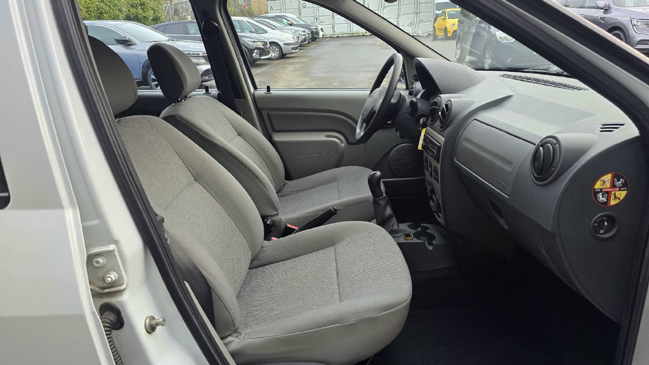 DACIA Logan MCV 1.6 Ambiance 7P, Essence, Occasion / Utilisé, Manuelle - 6