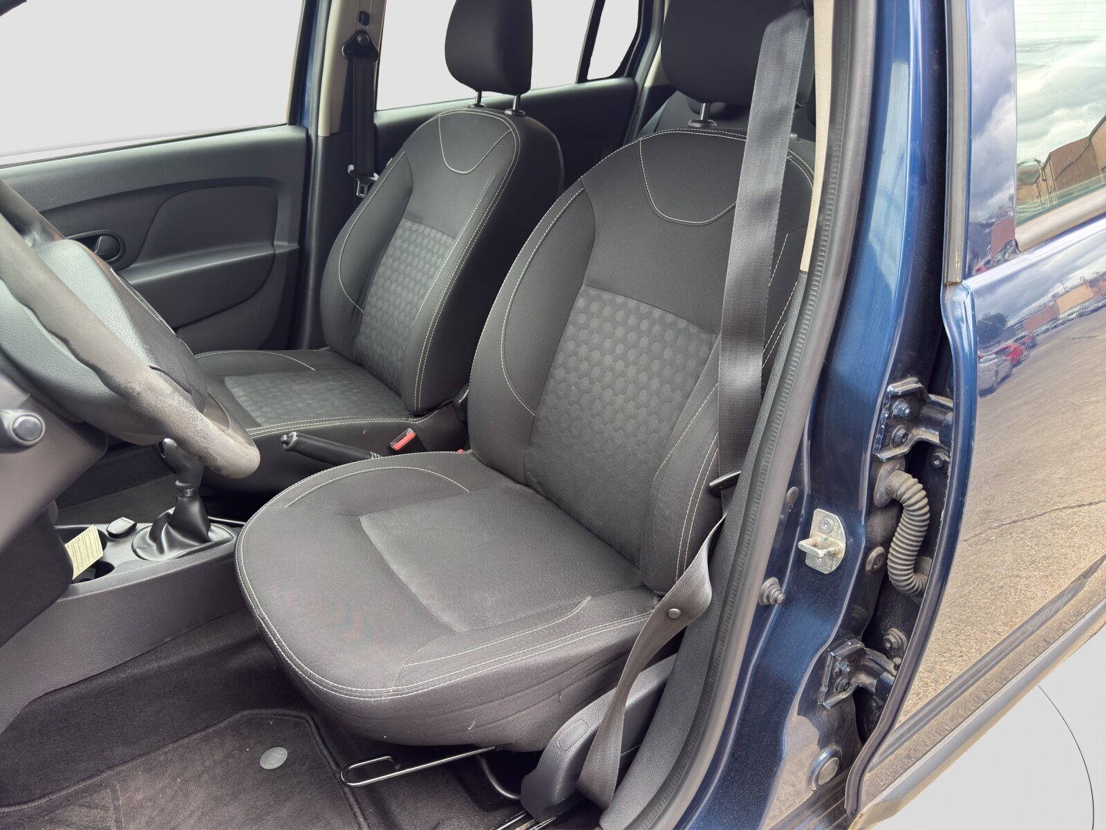 DACIA Logan MCV 0.9 Lauréate Automatic, Benzin, Occasion / Gebraucht, Automatik - 7