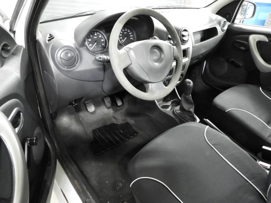 DACIA LOGAN 1.6, Essence, Occasion / Utilisé, Manuelle - 7