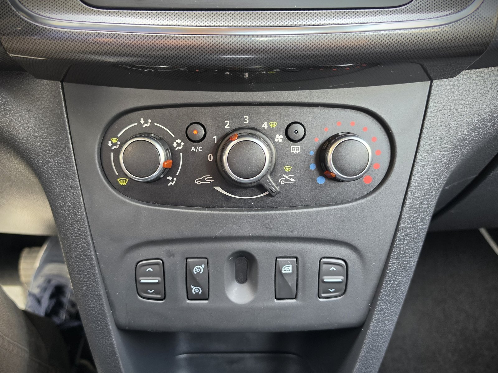 DACIA Sandero Tce 90 Stepway Lauréate Automatic, Benzin, Occasion / Gebraucht, Automatik - 5