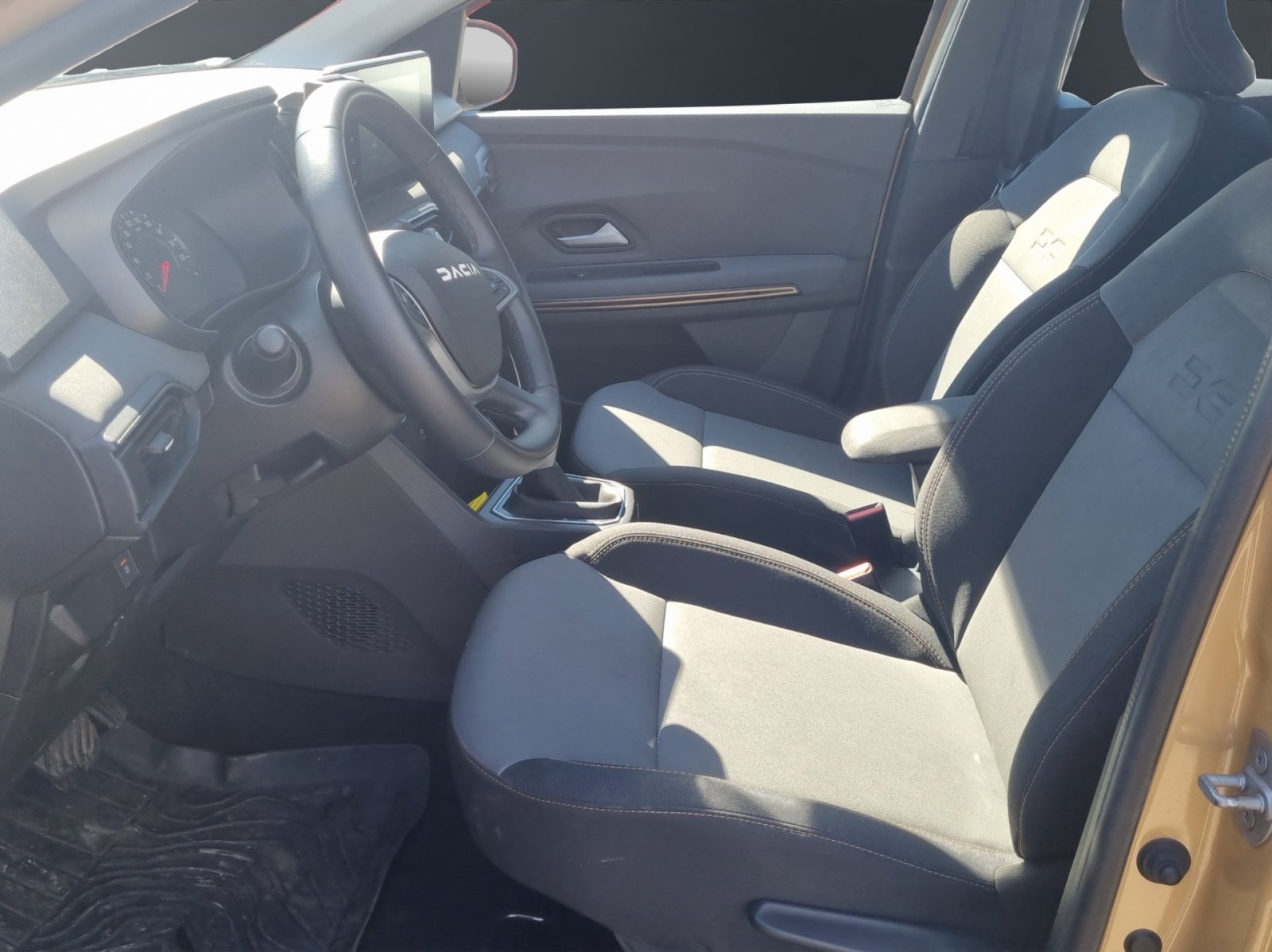 DACIA Sandero 1.0 TCe Stepway Extreme 1.0 TCe Stepway Extreme, Benzin, Occasion / Gebraucht, Automatik - 7