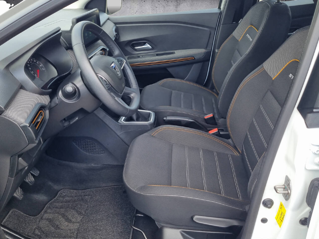 DACIA Sandero 1.0 TCe Stepway Comfort, Petrol, Second hand / Used, Manual - 5