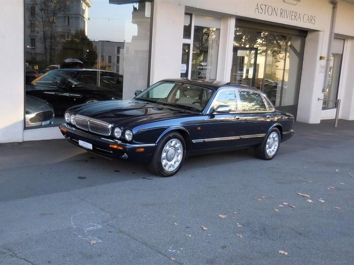DAIMLER V8 4.0 S/C, Petrol, Second hand / Used, Automatic