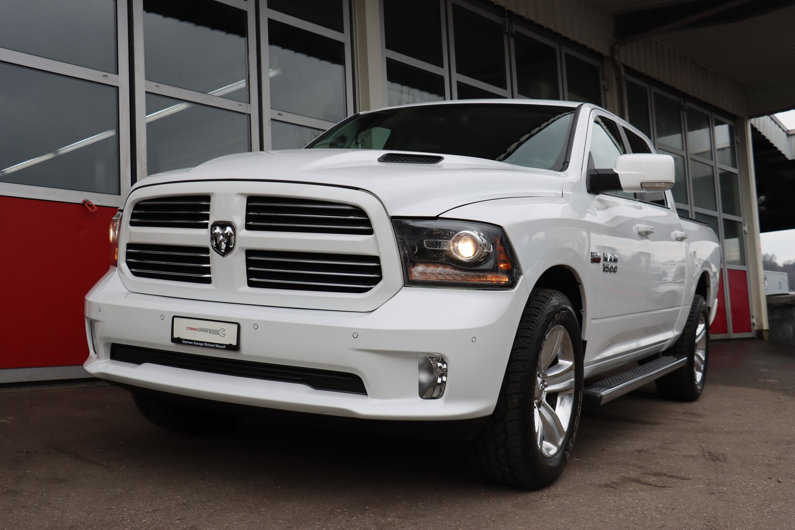 DODGE 1500 CrewCap Sport, Essence, Occasion / Utilisé, Automatique - 2