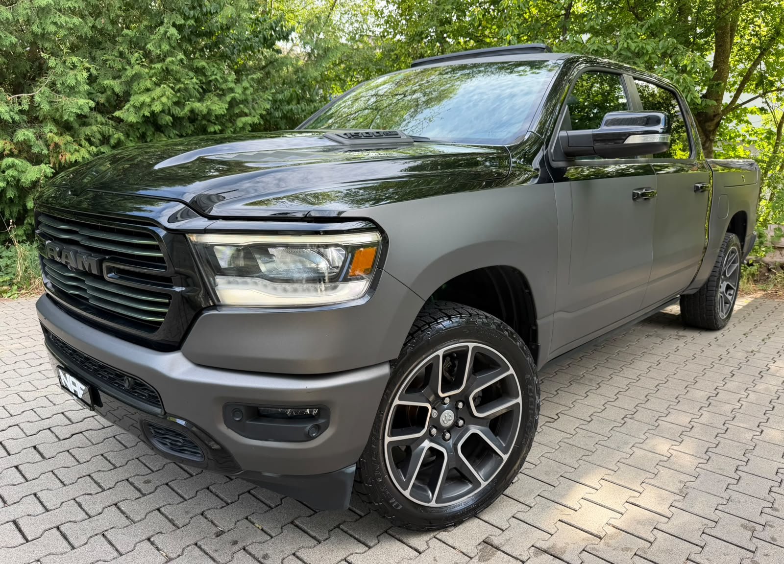 DODGE 1500 Crew Cab. 5.7 Hemi V8 Sport Black