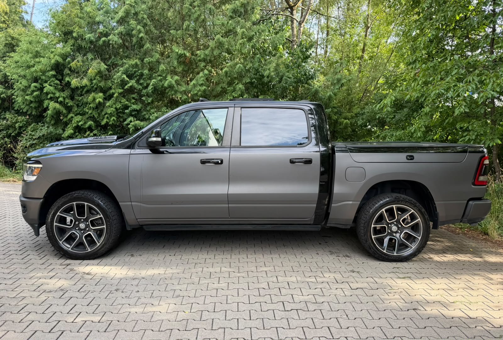 DODGE 1500 Crew Cab. 5.7 Hemi V8 Sport Black, Essence, Occasion / Utilisé, Automatique - 2