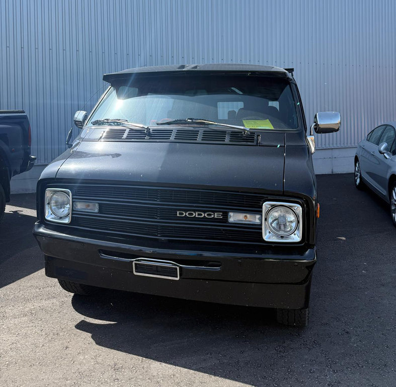 DODGE B300, Petrol, Second hand / Used, Automatic - 2