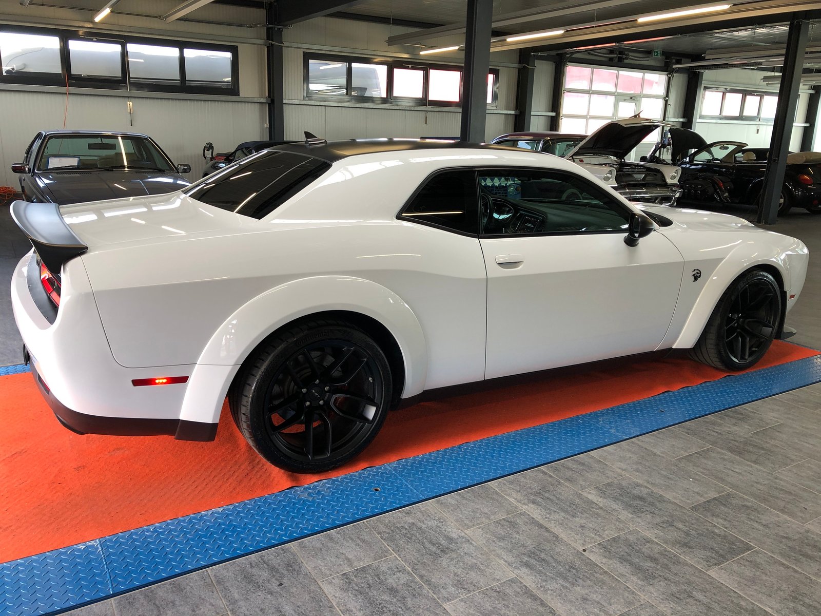 DODGE Challenger SRT 6.2-V8 Hellcat WIDEBODY Redeye, Petrol, Second hand / Used, Automatic - 2