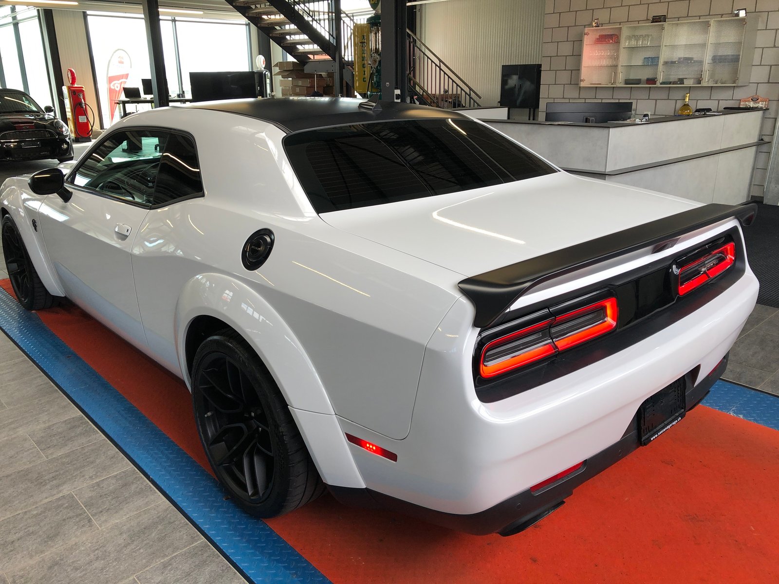 DODGE Challenger SRT 6.2-V8 Hellcat WIDEBODY Redeye, Petrol, Second hand / Used, Automatic - 5