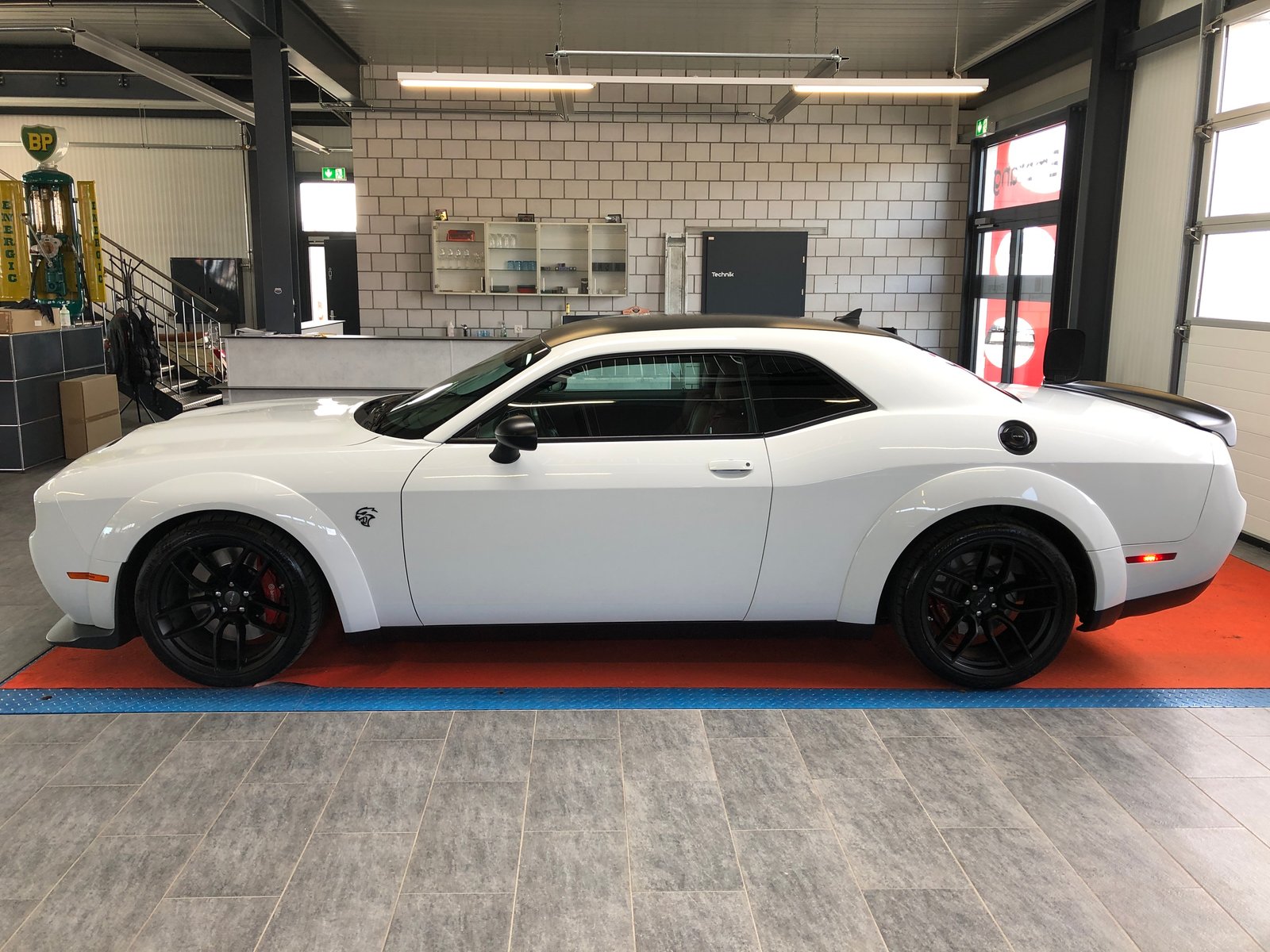 DODGE Challenger SRT 6.2-V8 Hellcat WIDEBODY Redeye, Petrol, Second hand / Used, Automatic - 7